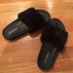 Steve Madden black faux fur slides